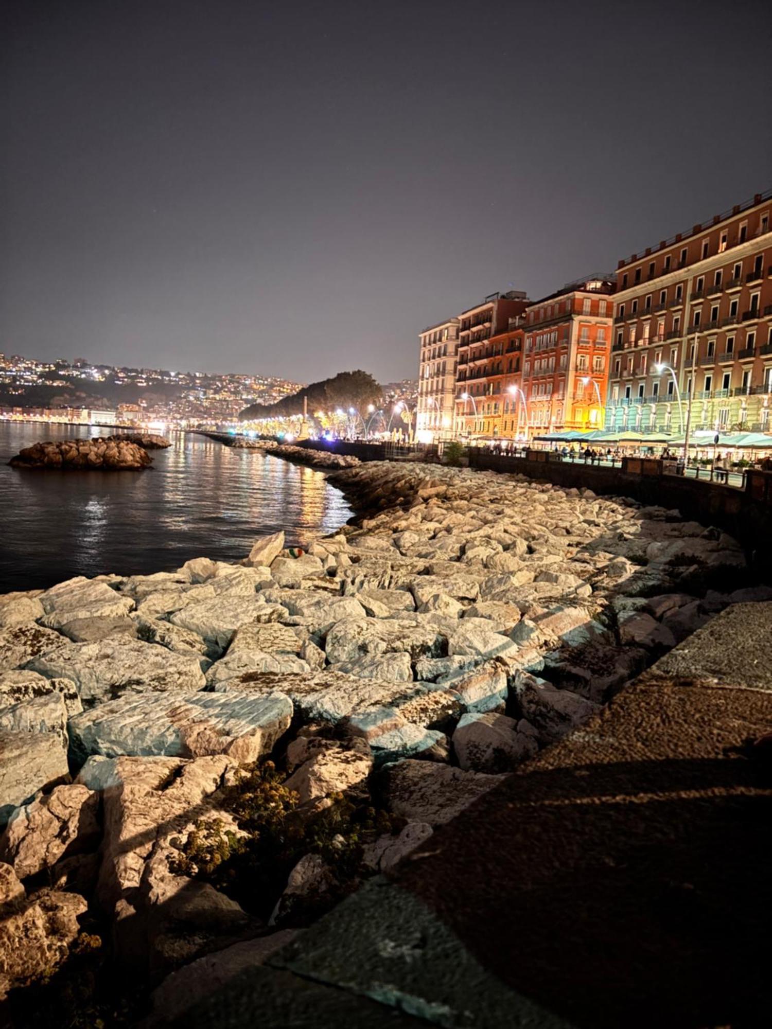 La Maison Di Partenope Napoli Esterno foto